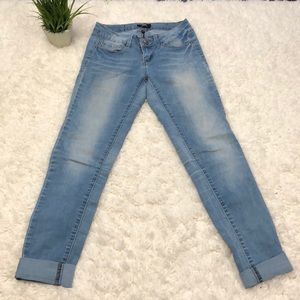 💥 5/25 sale 💥 Light blue jeggings